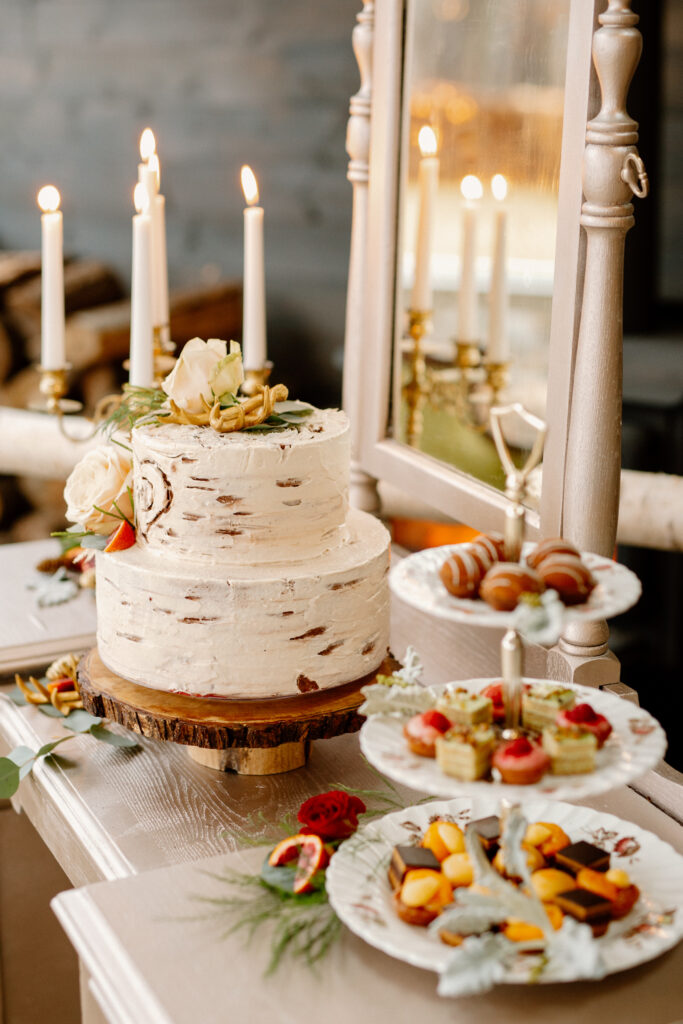 NY wedding photographer - wedding cake image