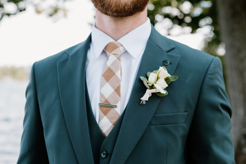 Groom detail